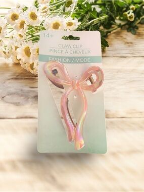 Este accesorio es una pinza para el cabello tipo garra con diseño de lazo🎀💞